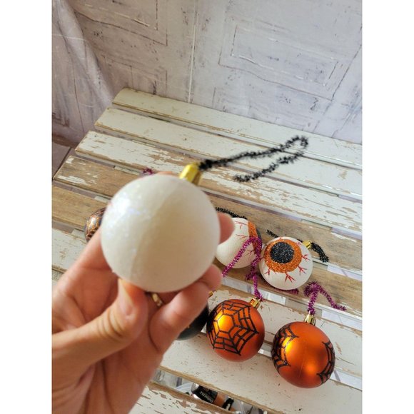 Eyeball spider web ball ornament Halloween tree de - Picture 5 of 7